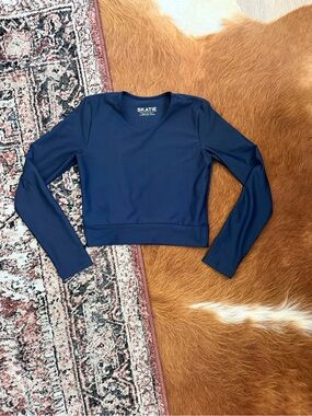 Skatie Navy Long-Sleeve Cropped Athletic Top